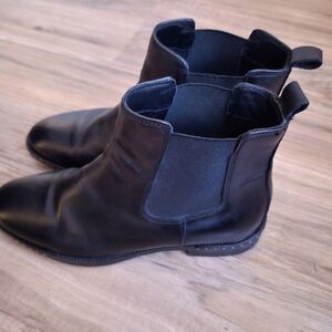Atalier Womens Chelsea Boot Size 36